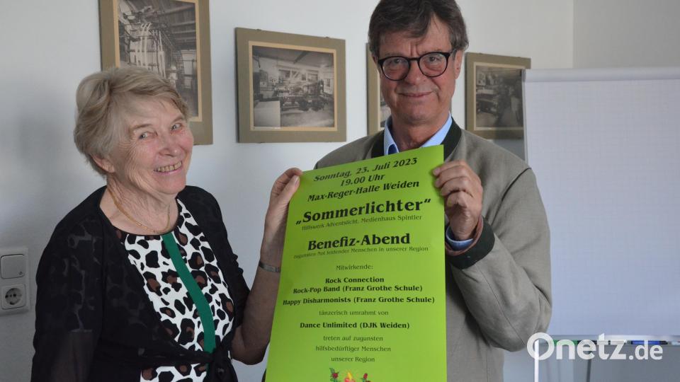 Renate Freuding-Spintler und Horst Petzold stellen das Programm der &quot;Sommerlichter&quot;-Gala vor. Bild: Kunz