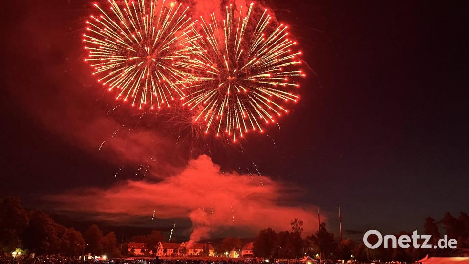 Ein großes Brillantfeuerwerk war der Abschluss des Festes zum amerikanischen Unabhängigkeitstag auf dem Paradefeld in den Tower Barracks. Bild: mor