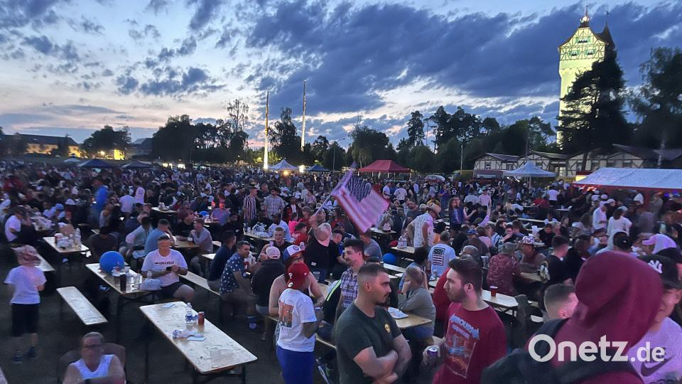 Über 3000 Gäste, Amerikaner und Deutsche feierten ausgelassen den „Independence Day“ auf dem Paradefeld vor dem Wasserturm. Bild: mor