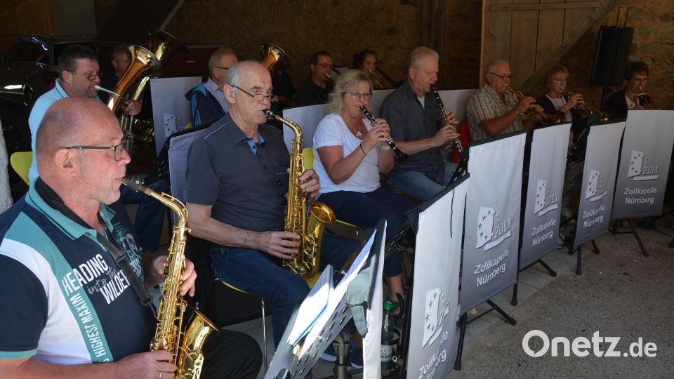 Die Zollkapelle Nürnberg gab am Mittwochnachmittag im Schafferhof eine öffentliche Musikprobe. Bild: jr
