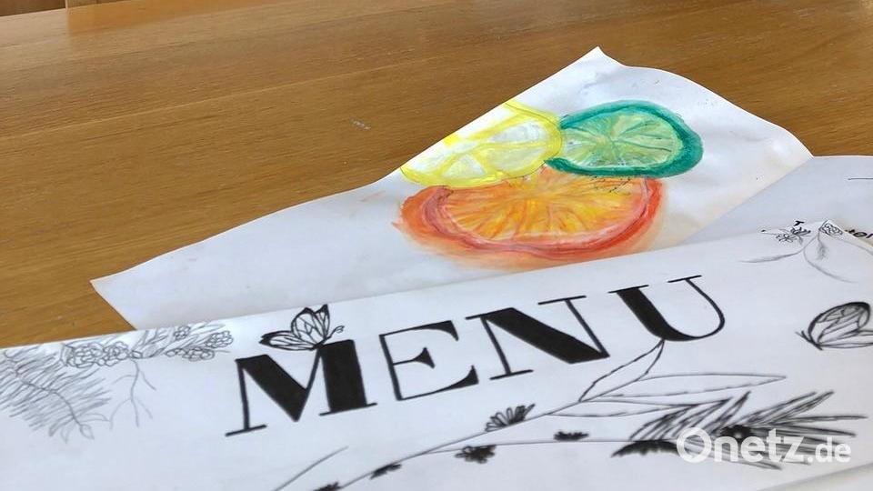So sieht eine fertige Menükarte aus, die Neuntklässler aus Floß gestaltet haben. Bild: Irene Fritz