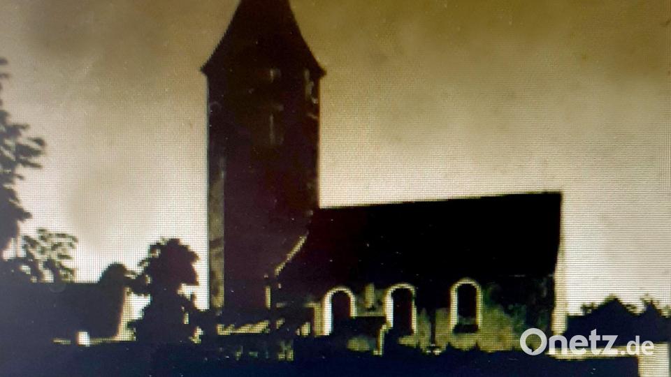 Das Bild zeigt die Kirche nach der Erweiterung im 18. Jahrhundert. Bild: Archiv Gemeinde Schmidgaden/exb