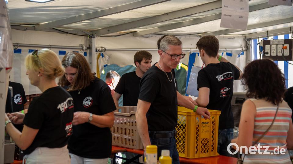 Drei Tage feiert die Feuerwehr Neunkirchen ihren 150. Geburtstag. Auch für das leibliche Wohl ist gesorgt. Bild: Lukas Kraus
