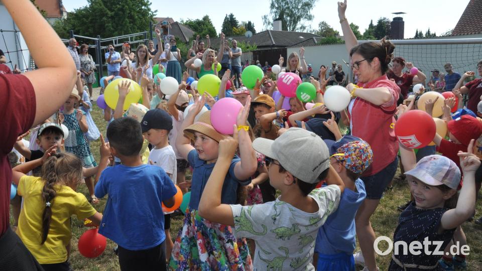 Ein kunterbuntes &quot;Mitmach&quot;-Fest feierten die Mädchen und Buben aus der Kindertagesstätte Don Bosco. Bild: dob