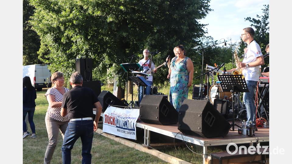Beim Auftritt der &quot;Rock Connection&quot; war Tanzen ausdrücklich erwünscht. Bild: wrm