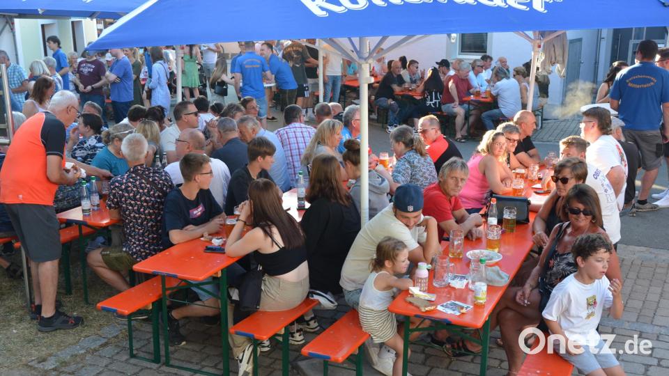 Mächtig war los war am Samstagabend beim 18. Zoiglfest am Anger. Bild: jr