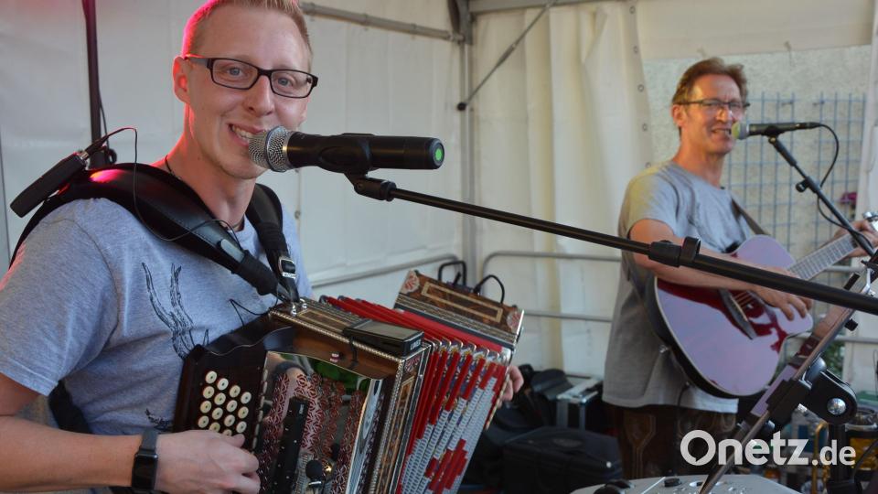 „Patric und Peter“ sorgten am Samstag für Stimmung beim Zoiglfest am Anger. Bild: jr