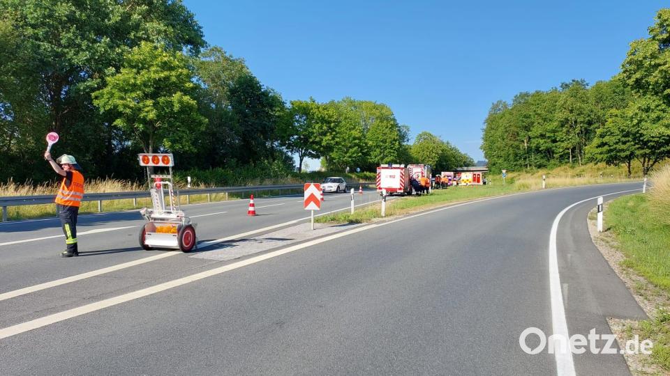 Die Feuerwehr Kemnath sicherte die Unfallstelle ab. Bild: Feuerwehr Kemnath