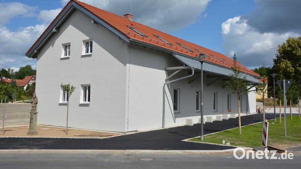 Völlig neu gestaltet wurde das frühere Lagerhaus-Gebäude. Es beherbergt einen Veranstaltungsraum, die Archive der Marktgemeinde und der Vereine sowie eine öffentliche WC-Anlage. Bild: jr