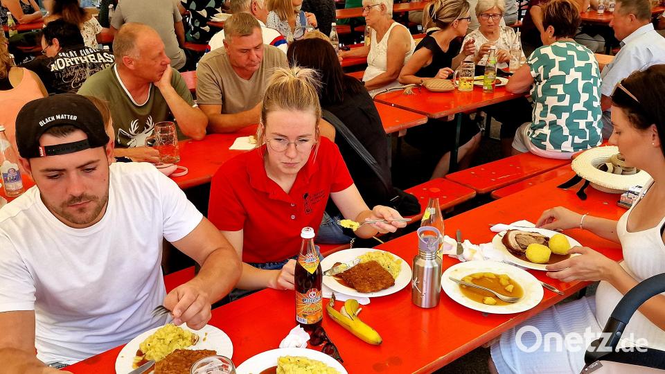 Es gibt Rollbraten und Schnitzel. Bild: R. Kreuzer