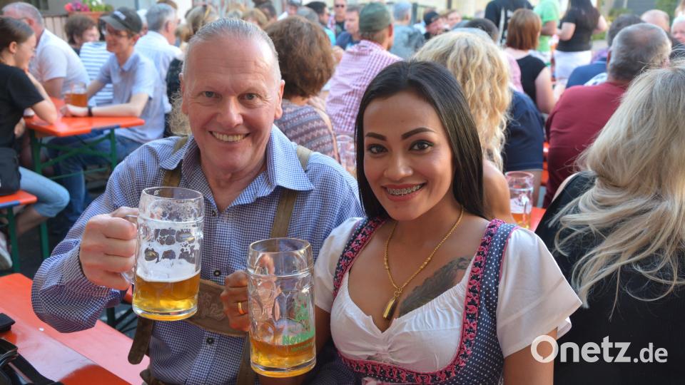 Der Mitterteicher Peter Kunel war aus seiner Wahlheimat Thailand angereist, begleitet wurde er von seiner Frau Sai. Bild: jr