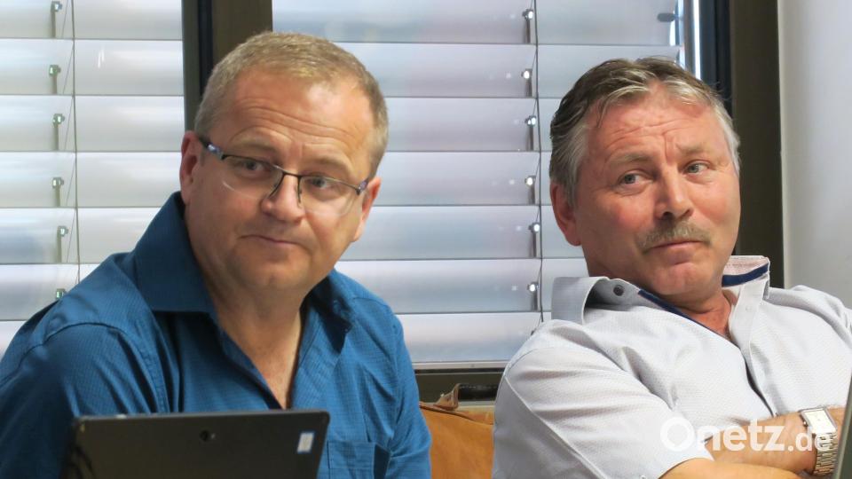 Die Antragsteller Georg Mulzer (rechts) und Gottfried Blank (links) berufen sich auf den Regionalplan, der das Gebiet nördlich von Klardorf als Vorrangfläche für den Kiesabbau ausweist. Bild: Hirsch