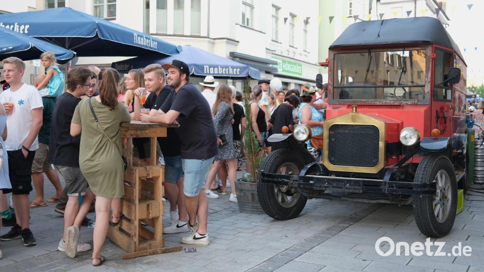 Der nostalgische Getränkewagen war ein Hingucker in der Friedrich-Ebert-Straße. Bild: Hirsch