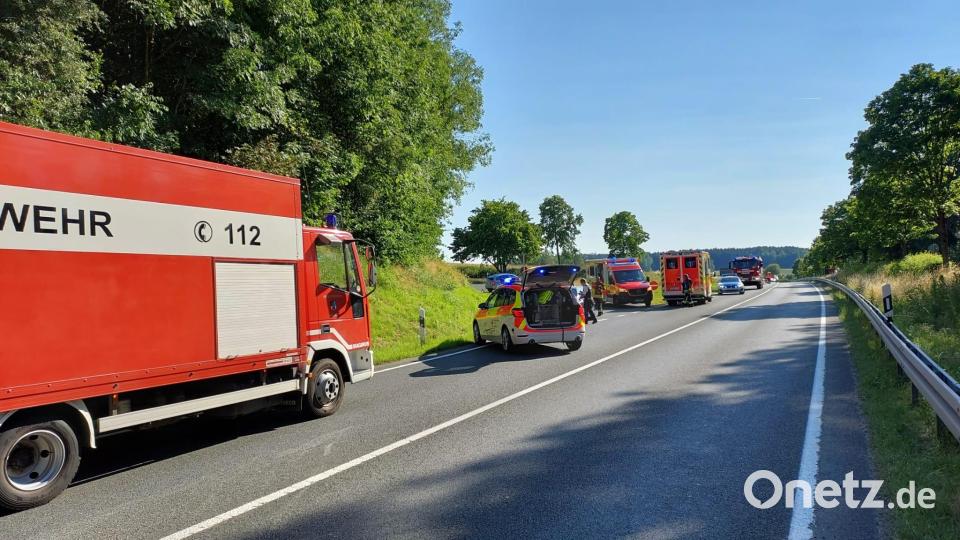 Die Feuerwehr Kemnath sicherte die Unfallstelle ab. Bild: Feuerwehr Kemnath
