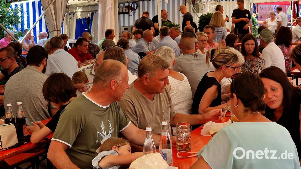 Ein Blick in das Zelt zur Mittagszeit. Bild: R. Kreuzer
