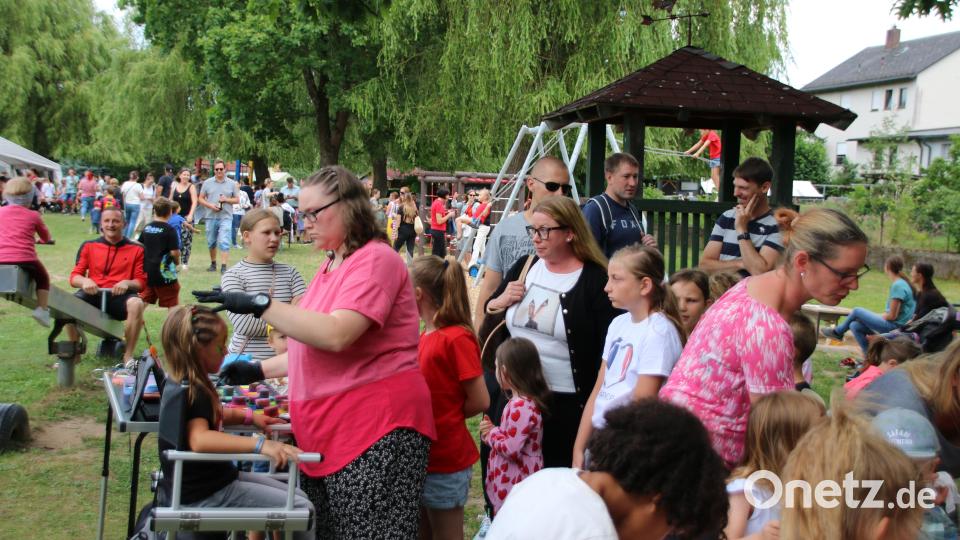 Die Schlange beim Kinderschminken war lang. Bild: sne