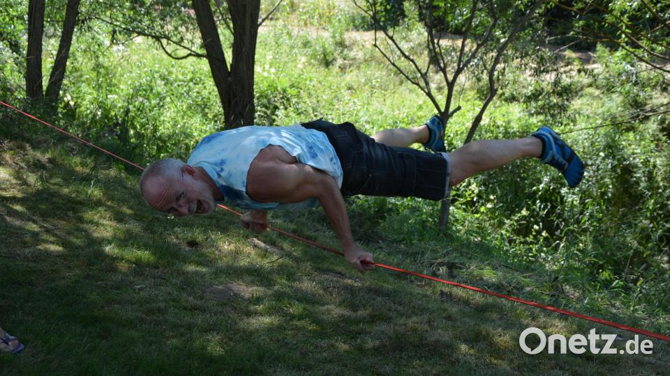 Mit Spaß unterwegs auf der Slackline. Bild: jr