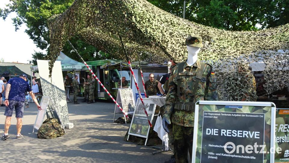 Die Bundeswehr stellt die verschiedenen Bereiche vor. Bild: hm
