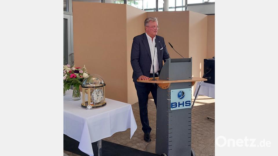 Christian Engel drückte in seiner Laudatio viel Wertschätzung für die Leistungen seiner Jubilare aus. Bild: gmü
