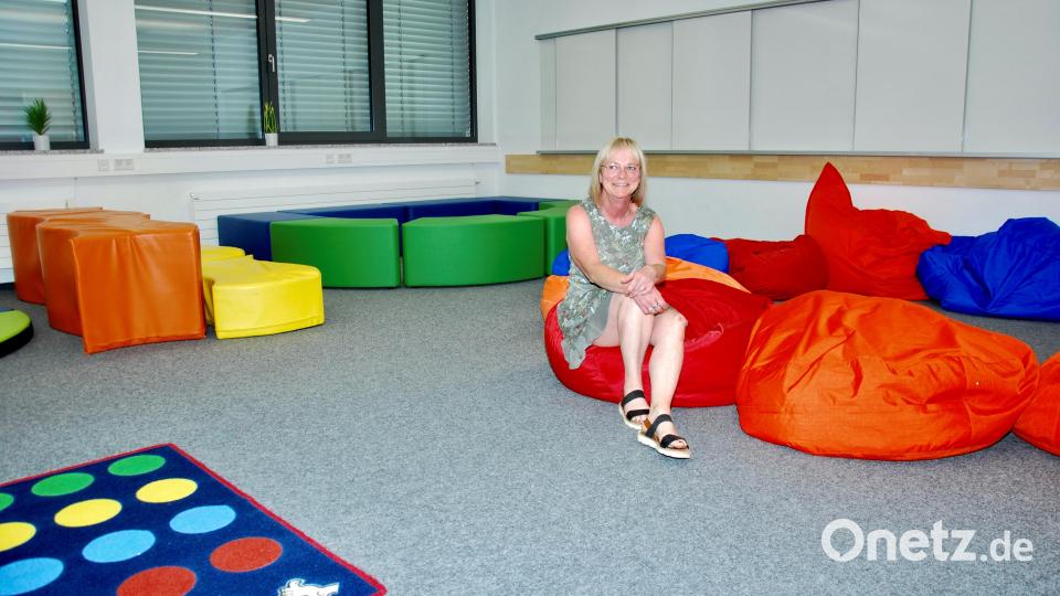 Die Koordinatorin für die Ganztagsbetreuung, Christina Mehlhorn, ist begeistert von der Einrichtung der neuen Räume für die Nachmittagsbetreuung. Bild: gsp