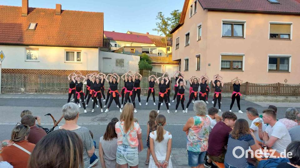 Die Mädels aus Oberviechtach begeistern mit ihren Darbietungen. Bild: gz