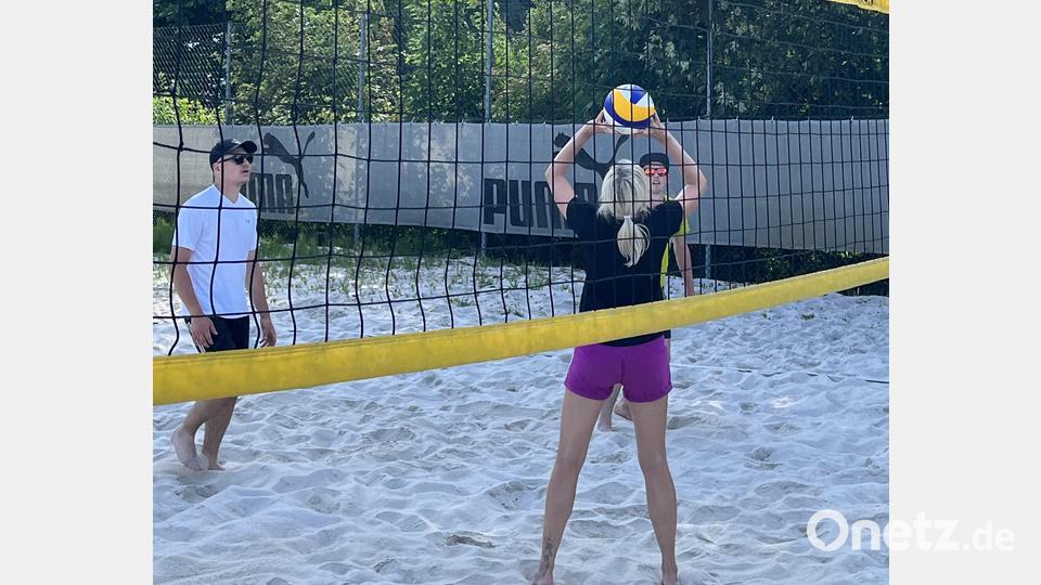 Beim Beachvolleyball-Turnier hatten die Spieler ihren Spaß. Bild: gau