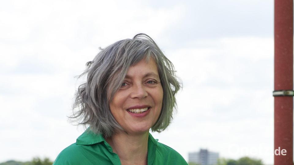 Ulrike Anna Bleier liest aus ihrem Roman &quot;Spukhafte Fernwirkung&quot;. Bild: Anja Schlamann/exb
