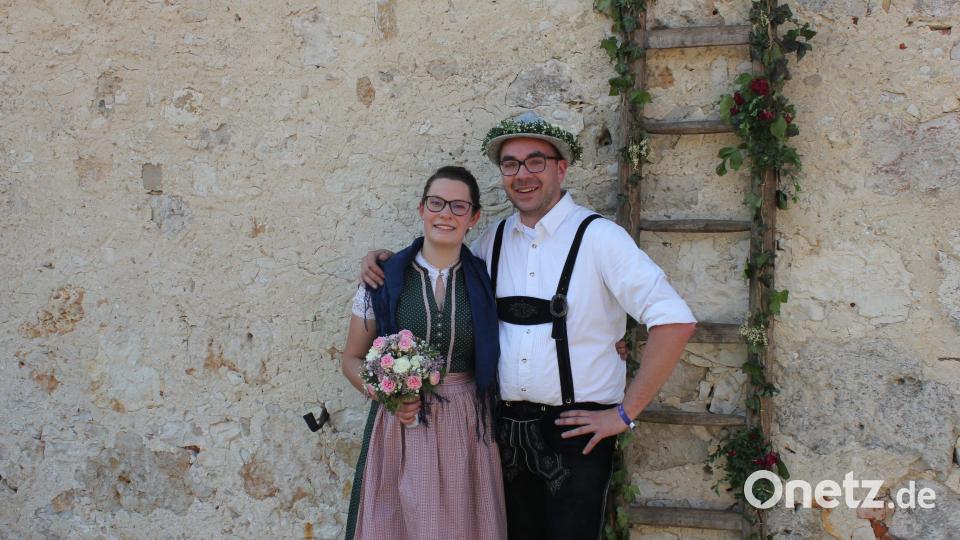 Anja Zeberl und Simon Neger sind das neue Oberkirwapaar in Utzenhofen. Bild: aun