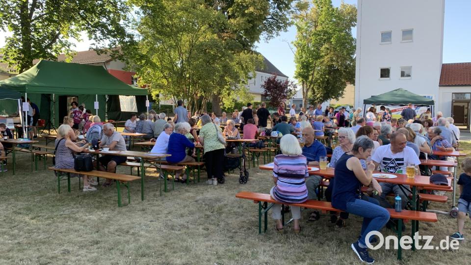 Gut besucht war das Fest der katholischen Pfarrei. Bild: adj
