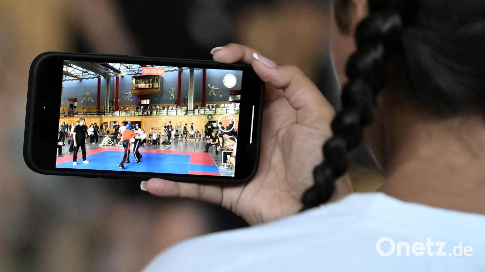 Die Süddeutschen Meisterschaften im Kickboxen in Amberg, gesehen aus einer etwas anderen Perspektive. Bild: Hubert Ziegler