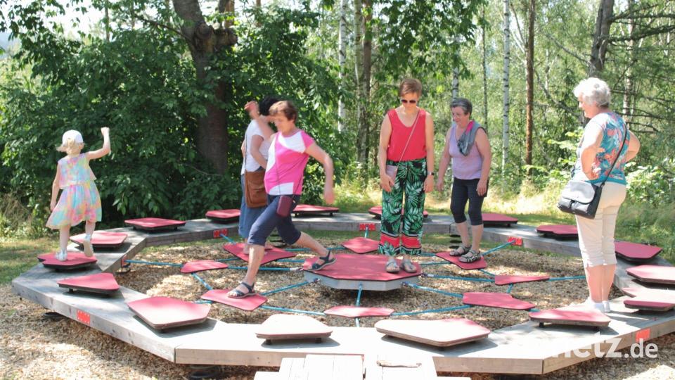 Mitglieder des Obst- und Gartenbauvereins Liebenstein besuchten den Kurpark im Sibyllenbad bei Bad Neualbenreuth. Bild: Kurmittelhaus Sibyllenbad/exb