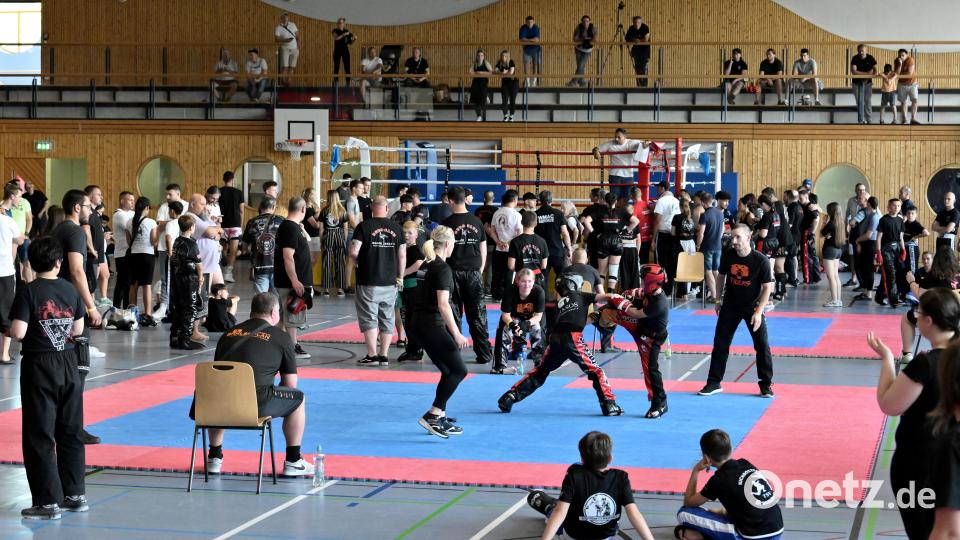 Voll war die Amberger TRIMAX-Halle bei den Süddeutschen Meisterschaften im Kickboxen. Bild: Hubert Ziegler