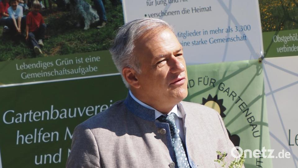 Kreisvorsitzenden Roland Grillmeier bei seiner Rede. Bild: G. Neumann/exb