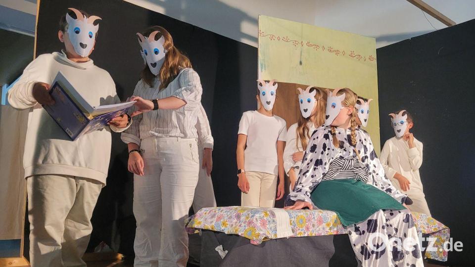 Ein Märchen der anderen Art am Gymnasium Neustadt. Das Publikum war bezaubert. Bild: Nadine Neuwirth/exb