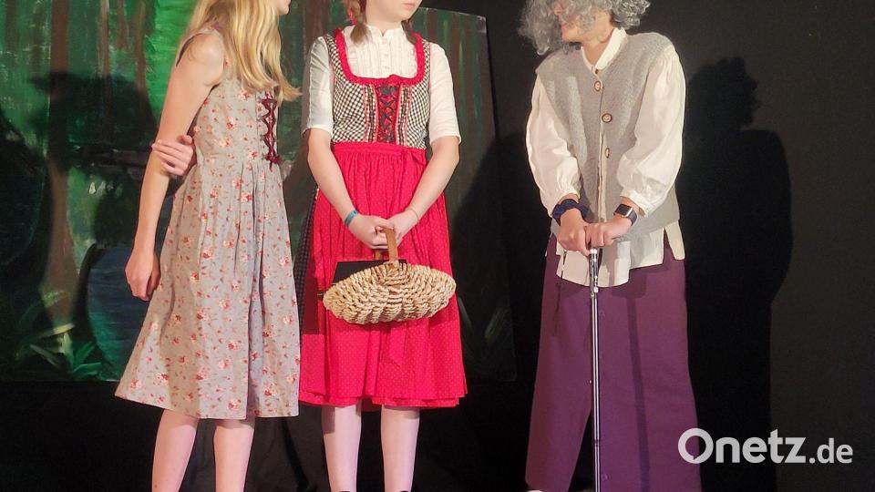 Ein Märchen der anderen Art am Gymnasium Neustadt Bild: Nadine Neuwirth/exb