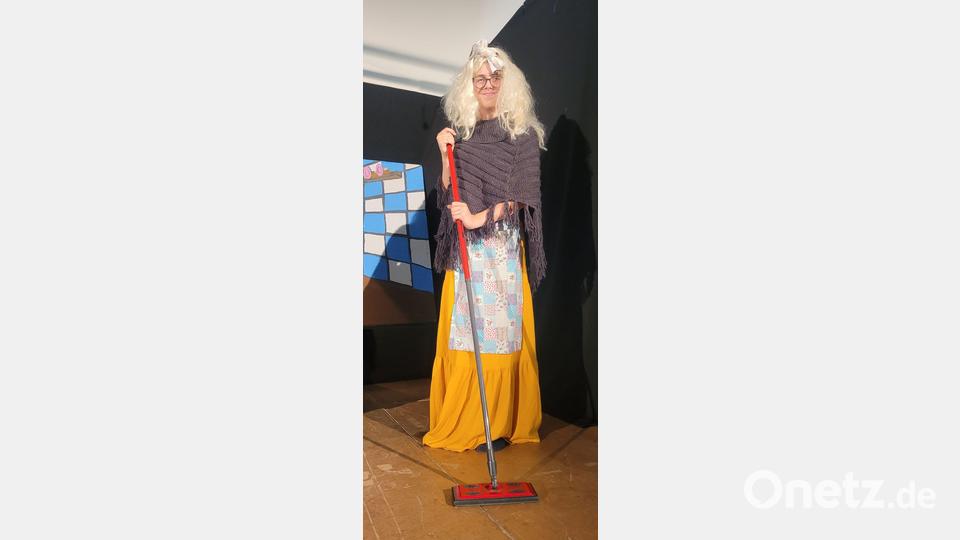 Ein Märchen der anderen Art am Gymnasium Neustadt Bild: Nadine Neuwirth/exb