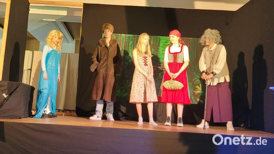Ein Märchen der anderen Art am Gymnasium Neustadt Bild: Nadine Neuwirth/exb