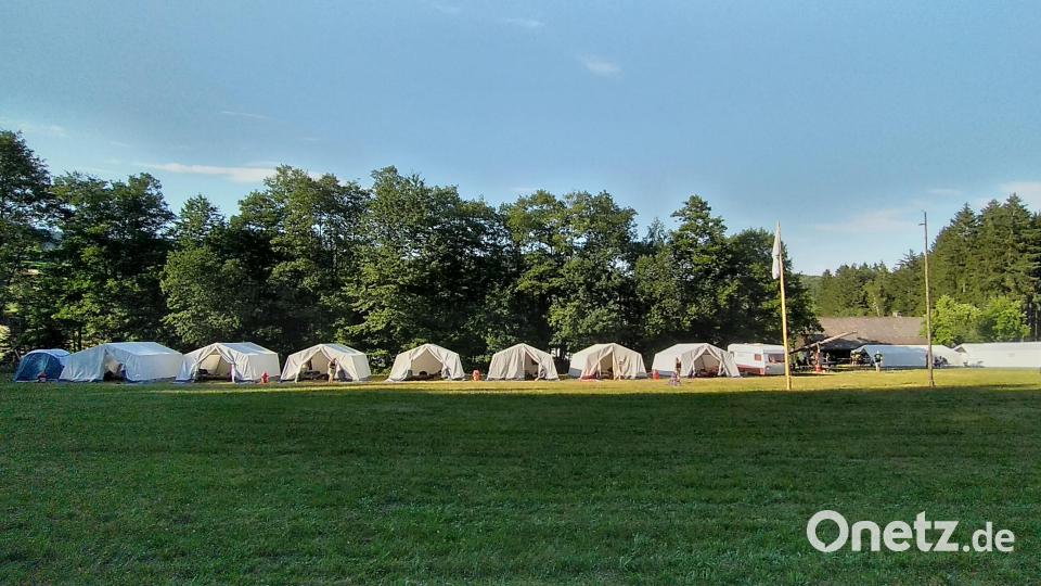 Ein wenig versteckt auf einer idyllischen Lichtung im Wald bei Hannesried befindet sich seit 50 Jahren das Sommerlager der Deutschen Schreberjugend. Das älteste Lager der DSJ. Bild: Scherr/exb