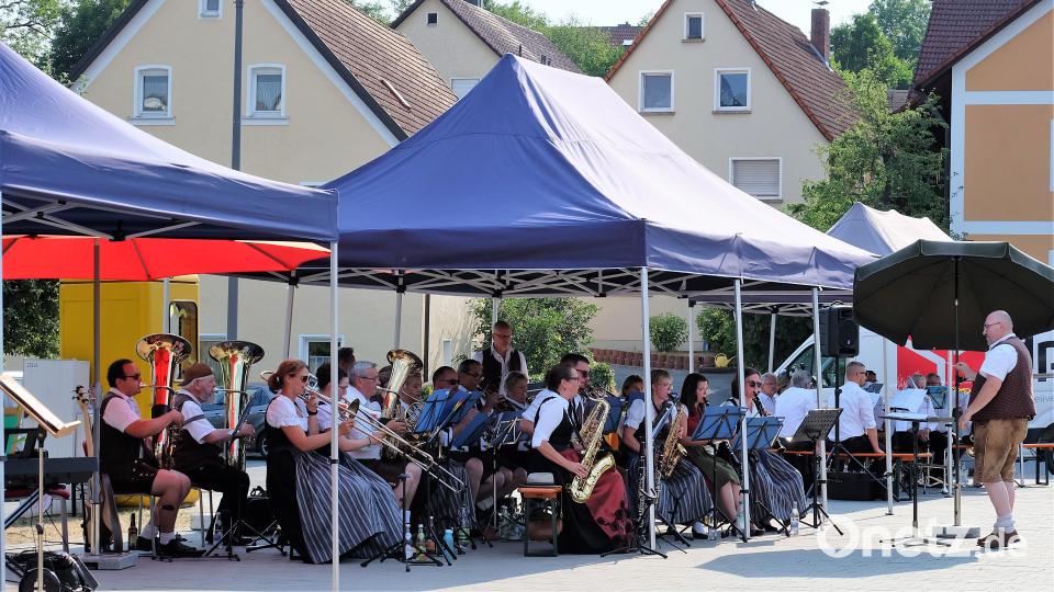 Endlich findet die Serenade wieder statt. Die Musiker freuten sich auf ihren Auftritt, mit dem sie die Gäste musikalisch verwöhnten. Bild: wlr