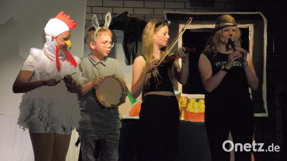 Die vier Stadtmusikanten proben die Musik. Bild: Kunz