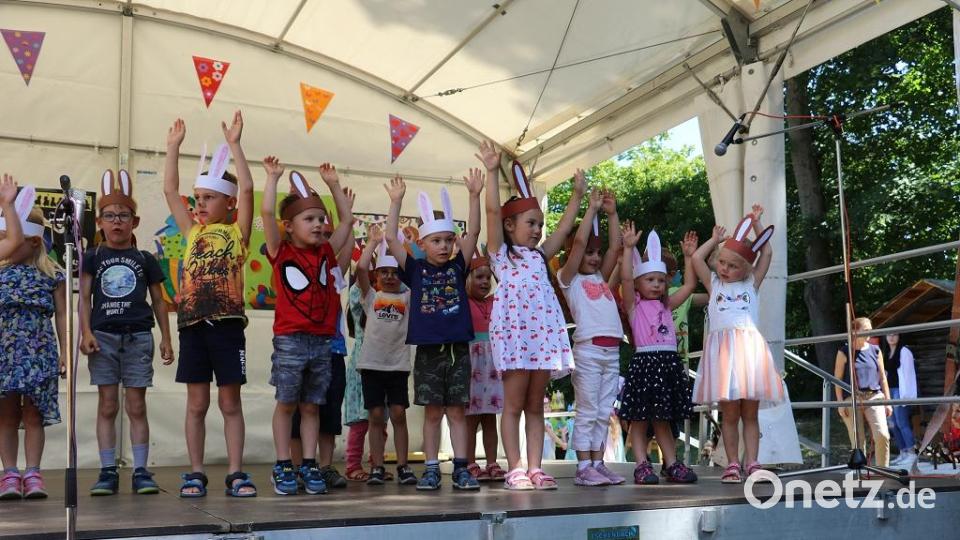 Osterhasen beim Sommerfest im Kinderhaus St. Michael Waldsassen. Bild: Christina Schmidt/exb
