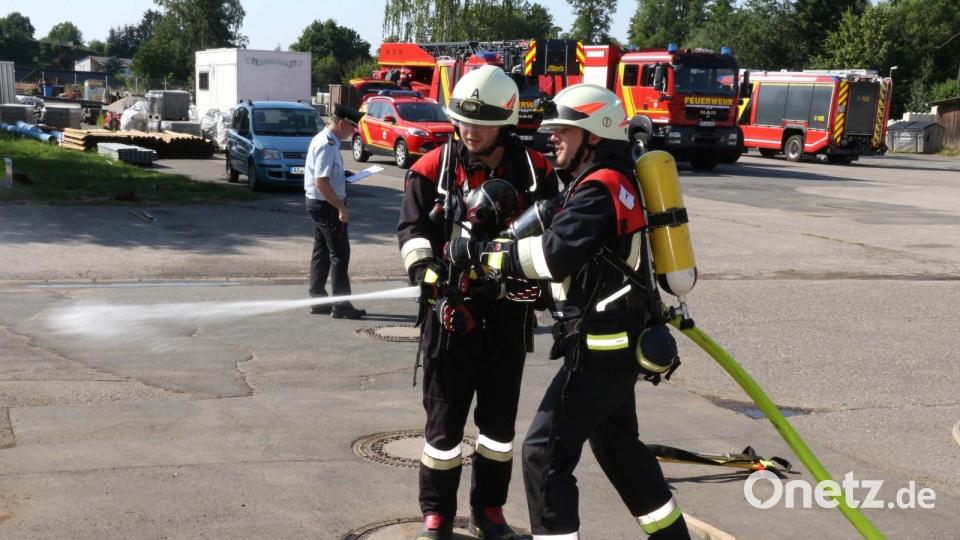 Auch einen Löscheinsatz mit Atemschutz gab es bei der Leistungsprüfung der FFW Auerbach. Bild: Feuerwehr Auerbach