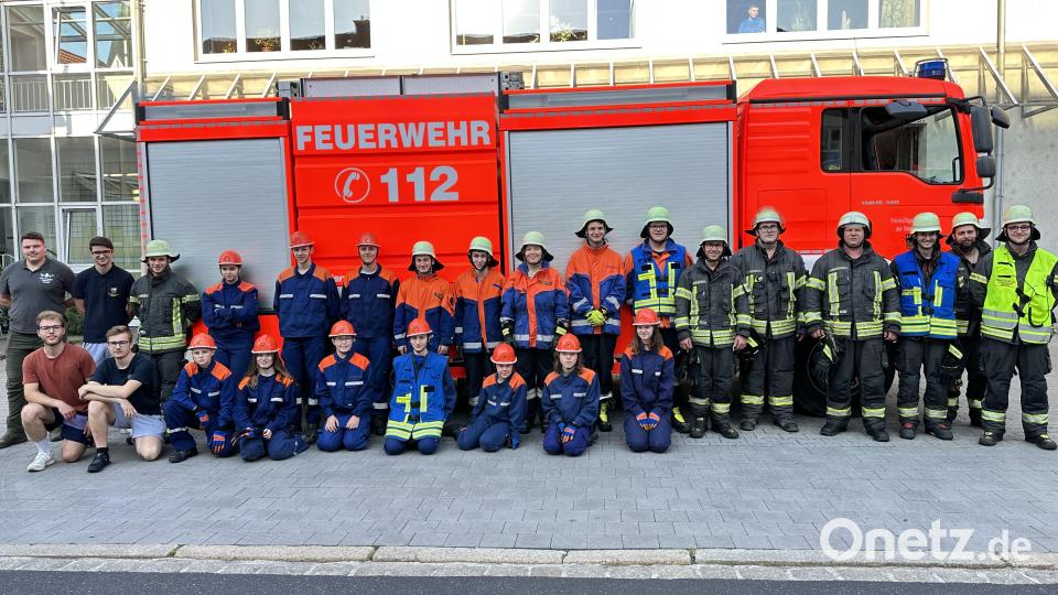 Geschafft: Sie alle nahmen teil am Berufsfeuerwehrtag der Jugendfeuerwehr Weiden. Bild: Marcel Krcelji/exb