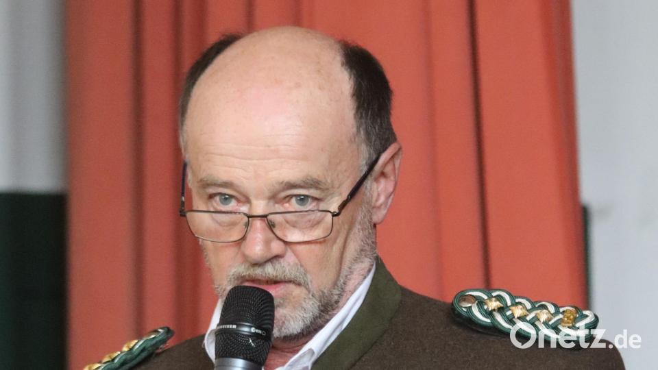 Gauschützenmeister Werner Wendl führte kurzweilig durch das Programm. So manch lässiger Spruch lockerte die Preisverleihung auf. Bild: mfh
