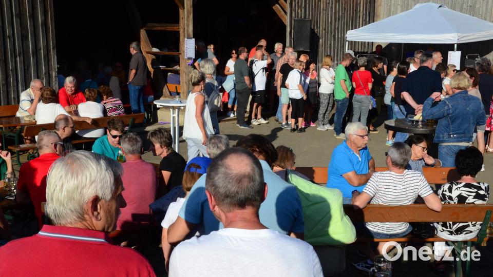 Großer Andrang am Ausschank. Bild: Kunz