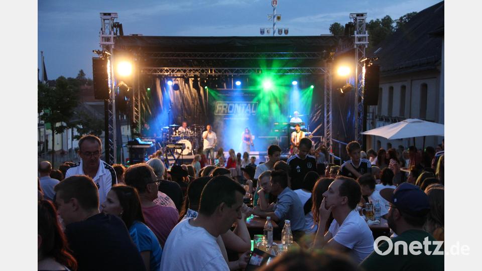 Zur besonderen Atmosphäre trug auch die Licht- und Lasershow bei. Bild: lep