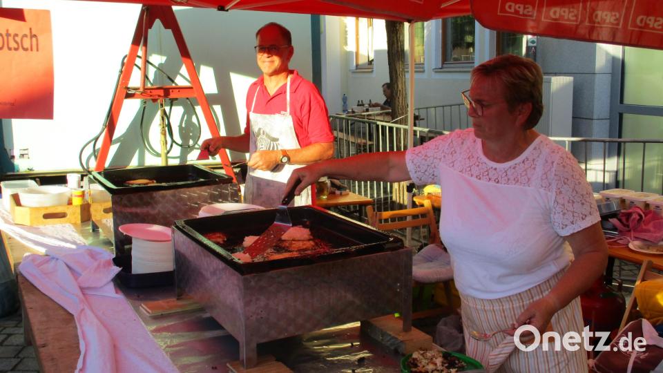Beim Wernberger Bürgerfest darf der &quot;rote Reiberdotsch&quot; nicht fehlen. Bild: bnr