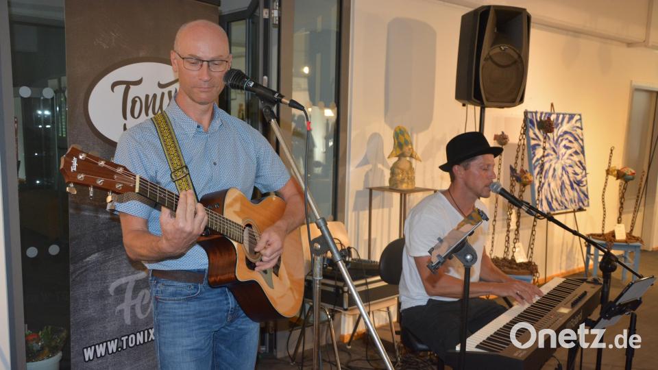Anton Vogl (links) und Felix Staufer zeigten als „Tonix“ einen tollen musikalischen Auftritt. Bild: jr