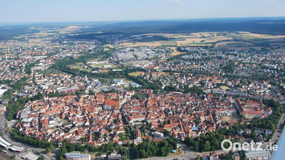 Ein herrlicher Blick auf die Amberger Altstadt bot sich beim Flugfest der Luftsportgruppe vom Motorsegler aus. Bild: Gerd Spies