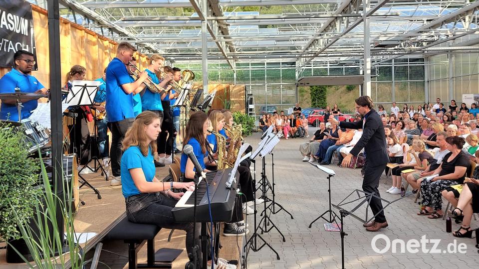 Die OGO-Bigband wird nur mit Zugaben entlassen. Bild: lg